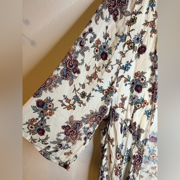 Floral Cream Women's Sweater - Picture 4 of 4